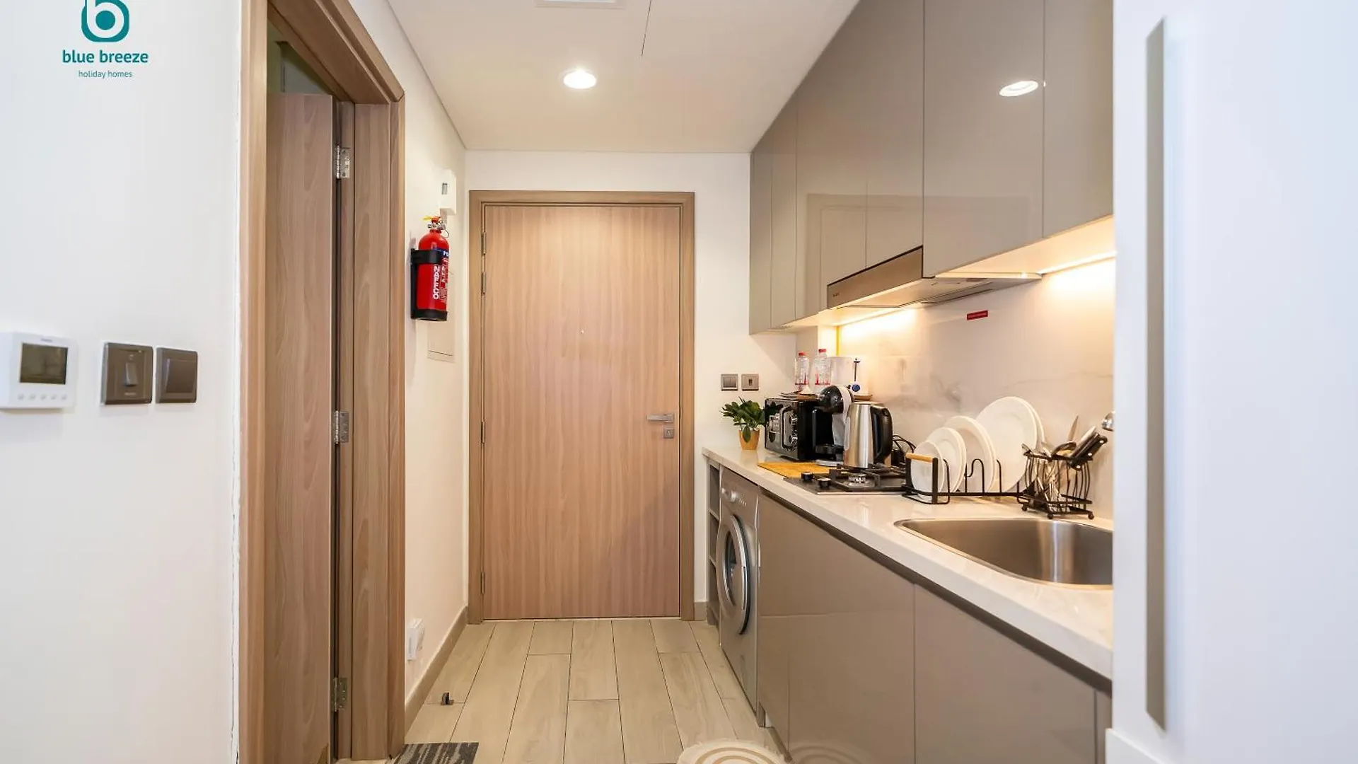 Blue Breeze - Sophisticated Design Studio In Azizi Riviera 19 Dubai Apartment