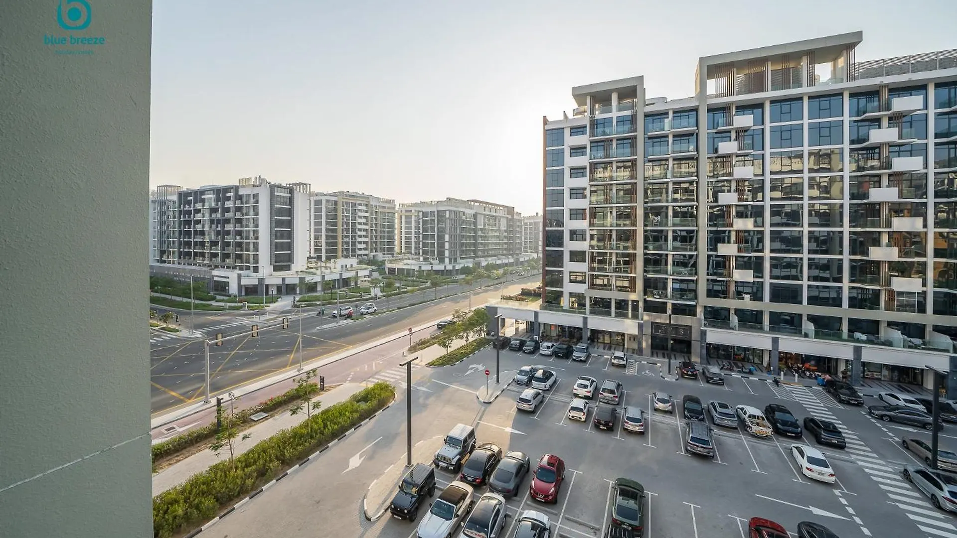Blue Breeze - Sophisticated Design Studio In Azizi Riviera 19 Dubai