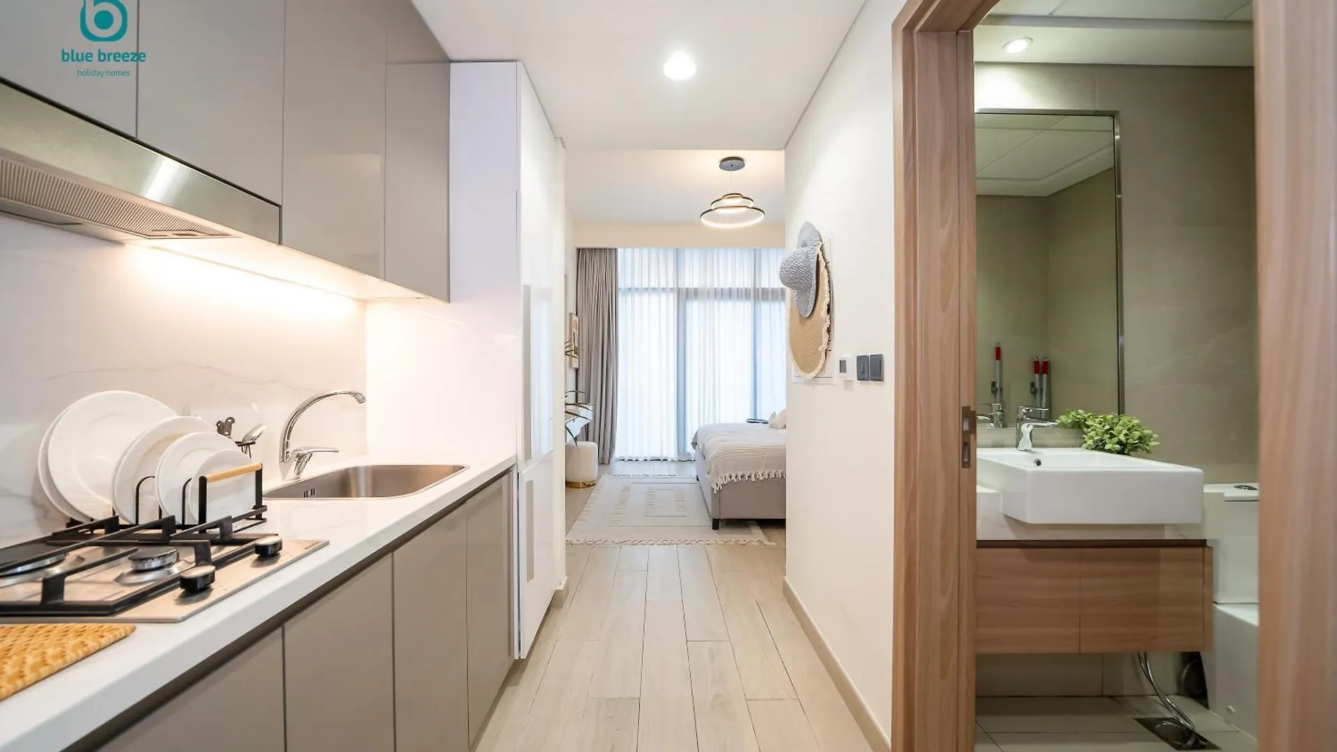 Blue Breeze - Sophisticated Design Studio In Azizi Riviera 19 Dubai 0*,